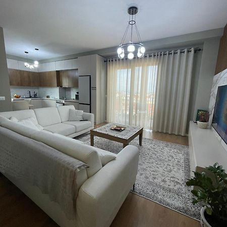 Garden Building Luxury Apartment Tirana Eksteriør billede