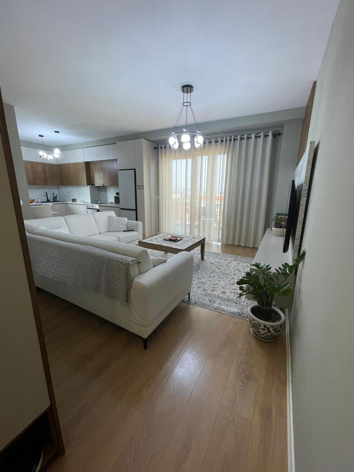 Garden Building Luxury Apartment Tirana Eksteriør billede