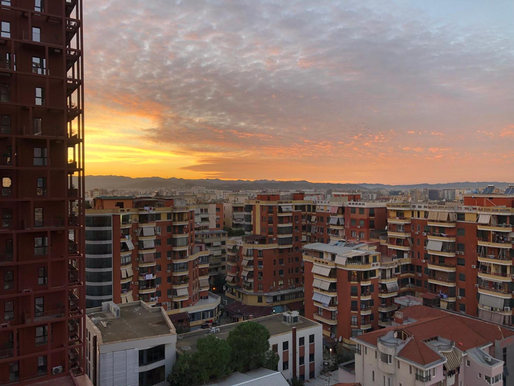 Garden Building Luxury Apartment Tirana Eksteriør billede