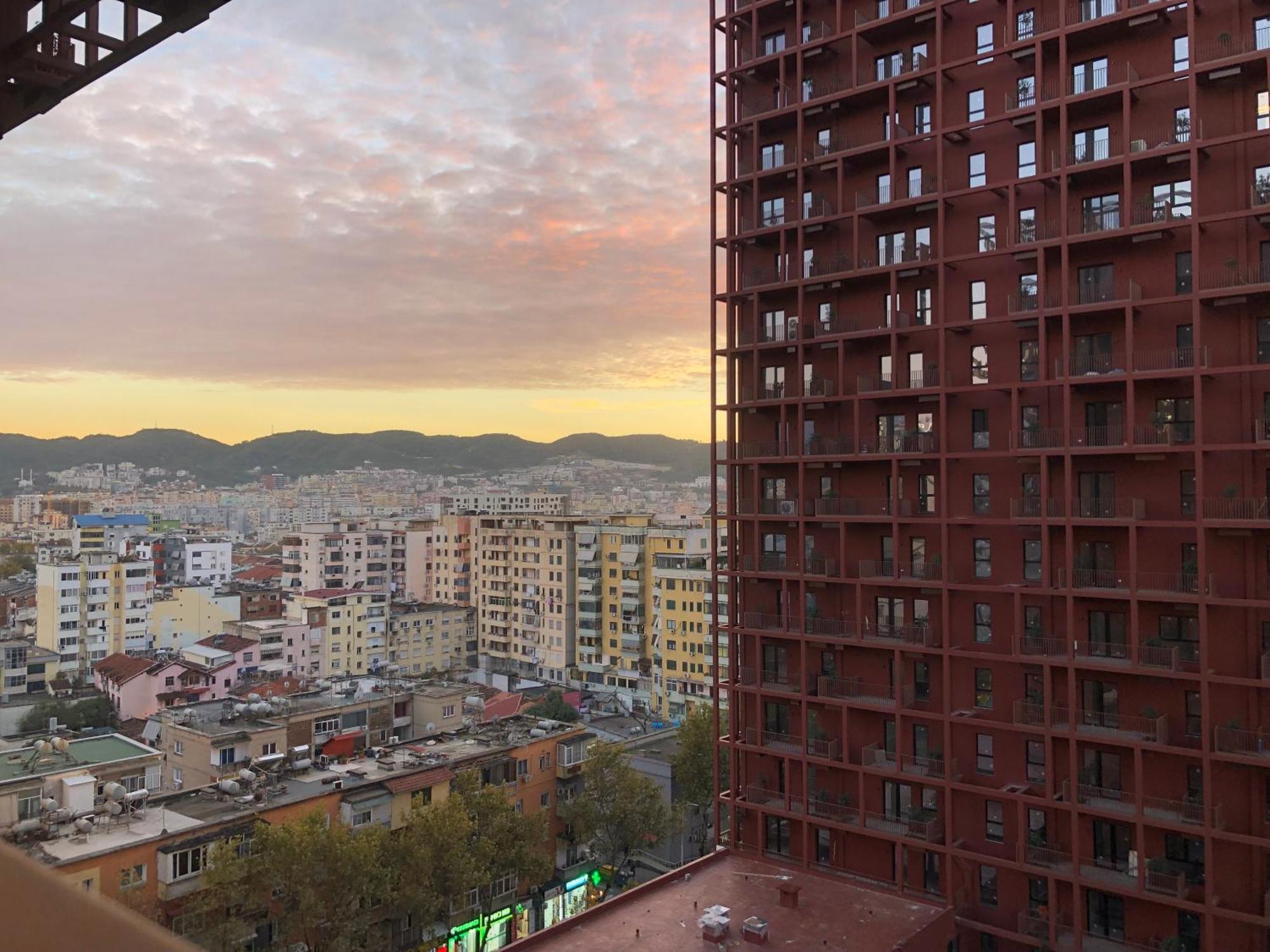 Garden Building Luxury Apartment Tirana Eksteriør billede