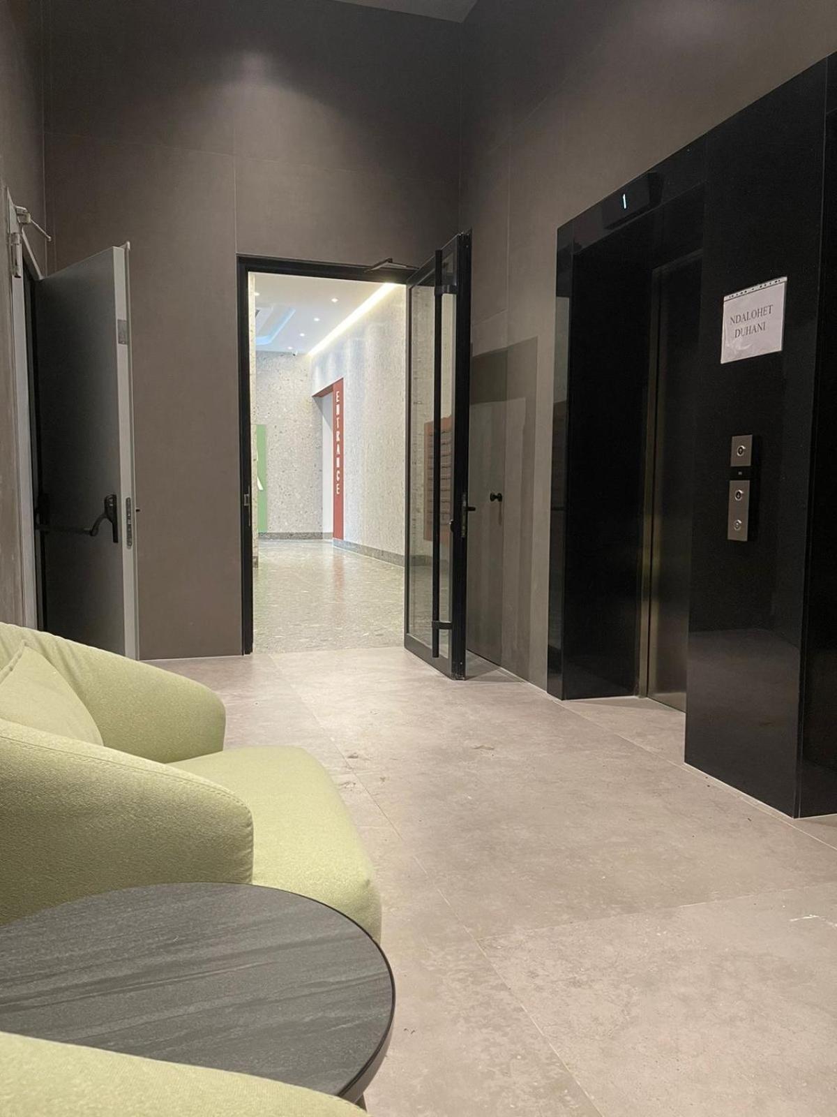 Garden Building Luxury Apartment Tirana Eksteriør billede