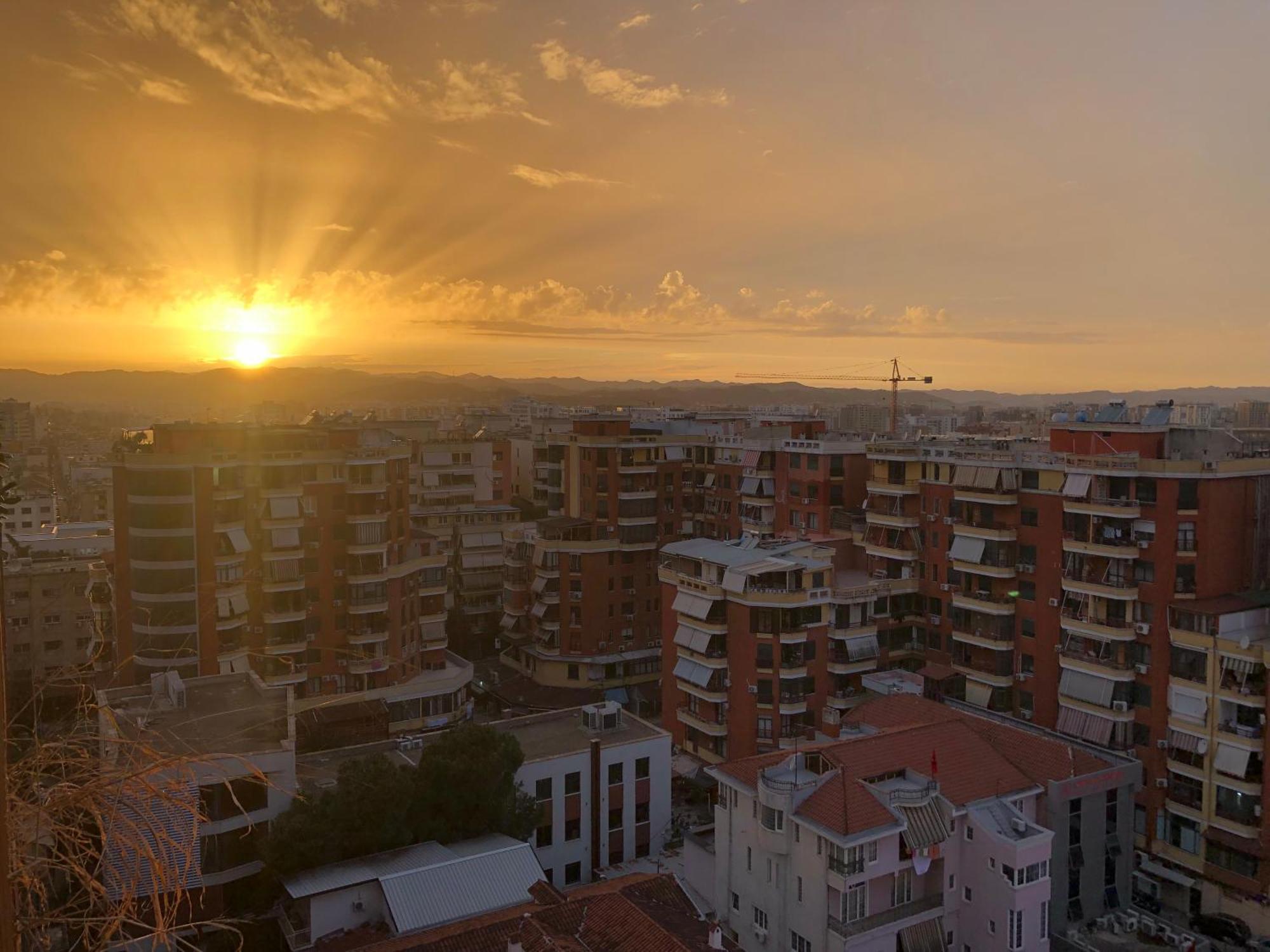 Garden Building Luxury Apartment Tirana Eksteriør billede
